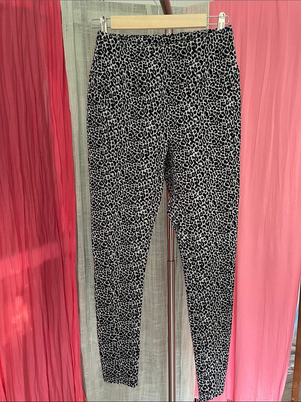 Talbots Black and White Leopard Print Leggings